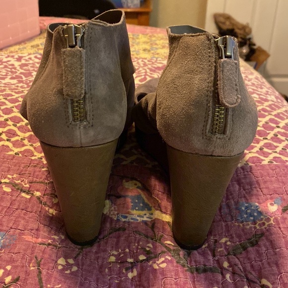 Gorgeous Eileen Fisher gray leather and suede wedges size 8 - Picture 5 of 9